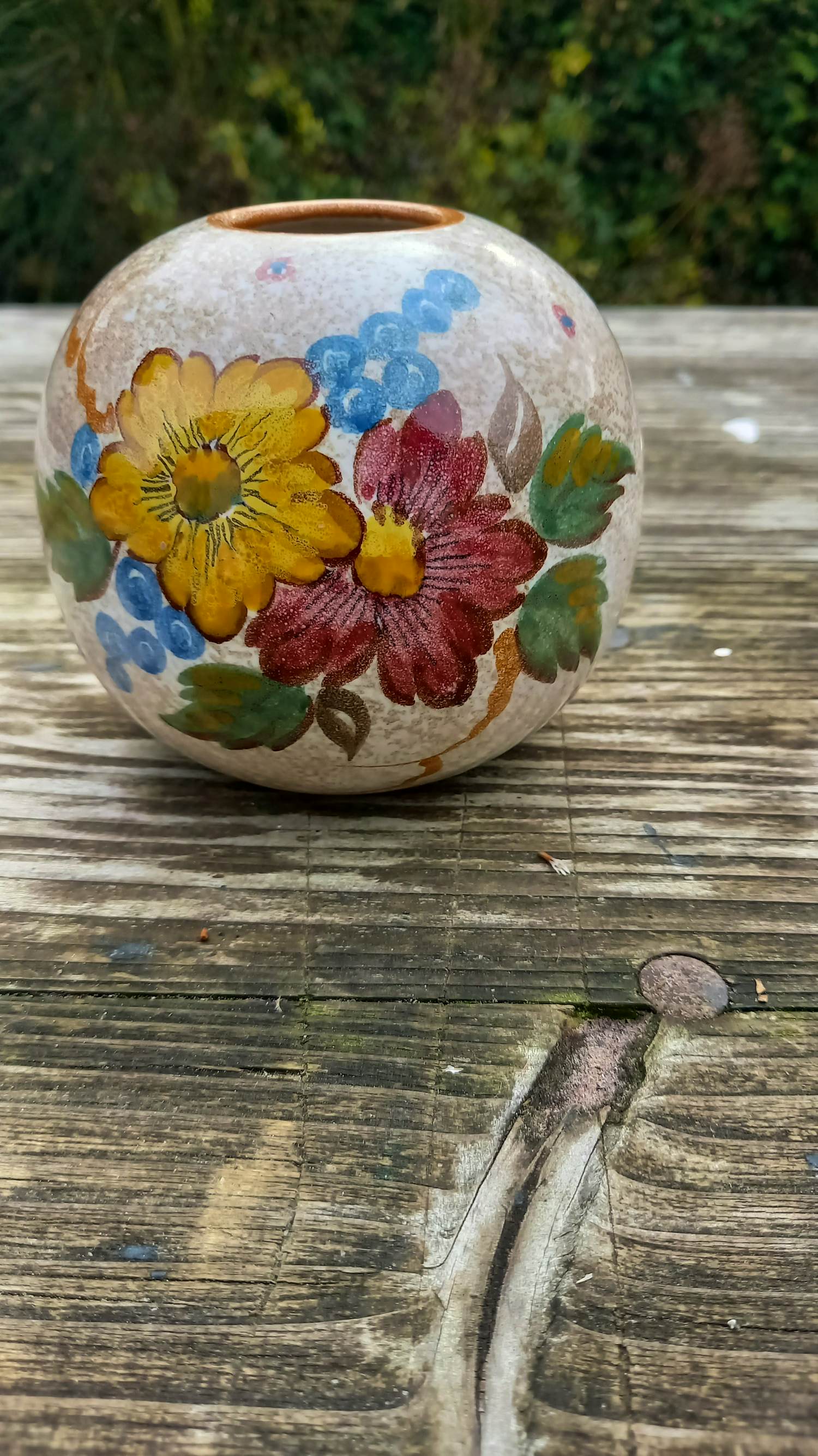 Buy Plateelbakkerij Zenith - bolvaasje bonny handpainted? Bid from 20!