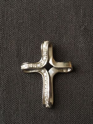 18K Goud - witgouden hanger, in de vorm van een kruis bezet met briljant kopen? Bied vanaf 299!