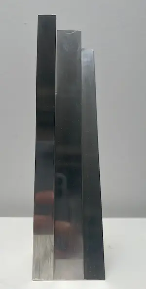 Niet of onleesbaar gesigneerd - Aluminium sculptuur | jaren '70 kopen? Bied vanaf 1!