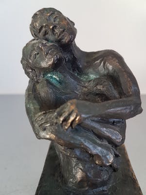 Astrid Veldhuyzen-Koppen - Beeld / Sculptuur " Omarming " kopen? Bied vanaf 60!