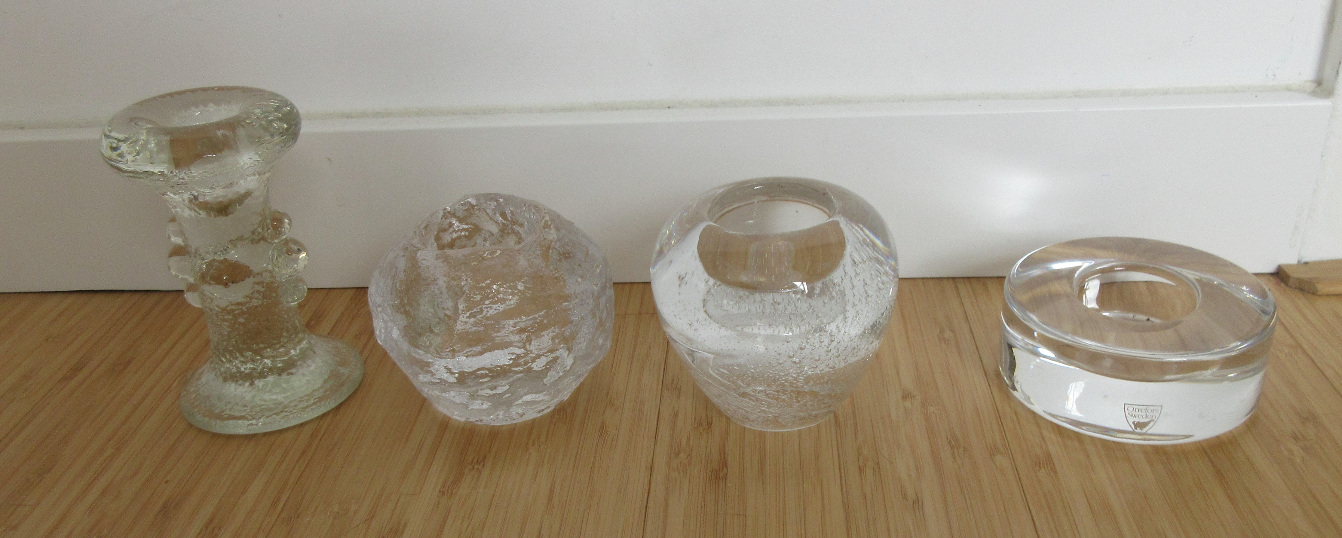 Kosta Boda - Orrefors en Pukeberg - Lot van vier blank glazen kandelaars verkocht voor € 18!