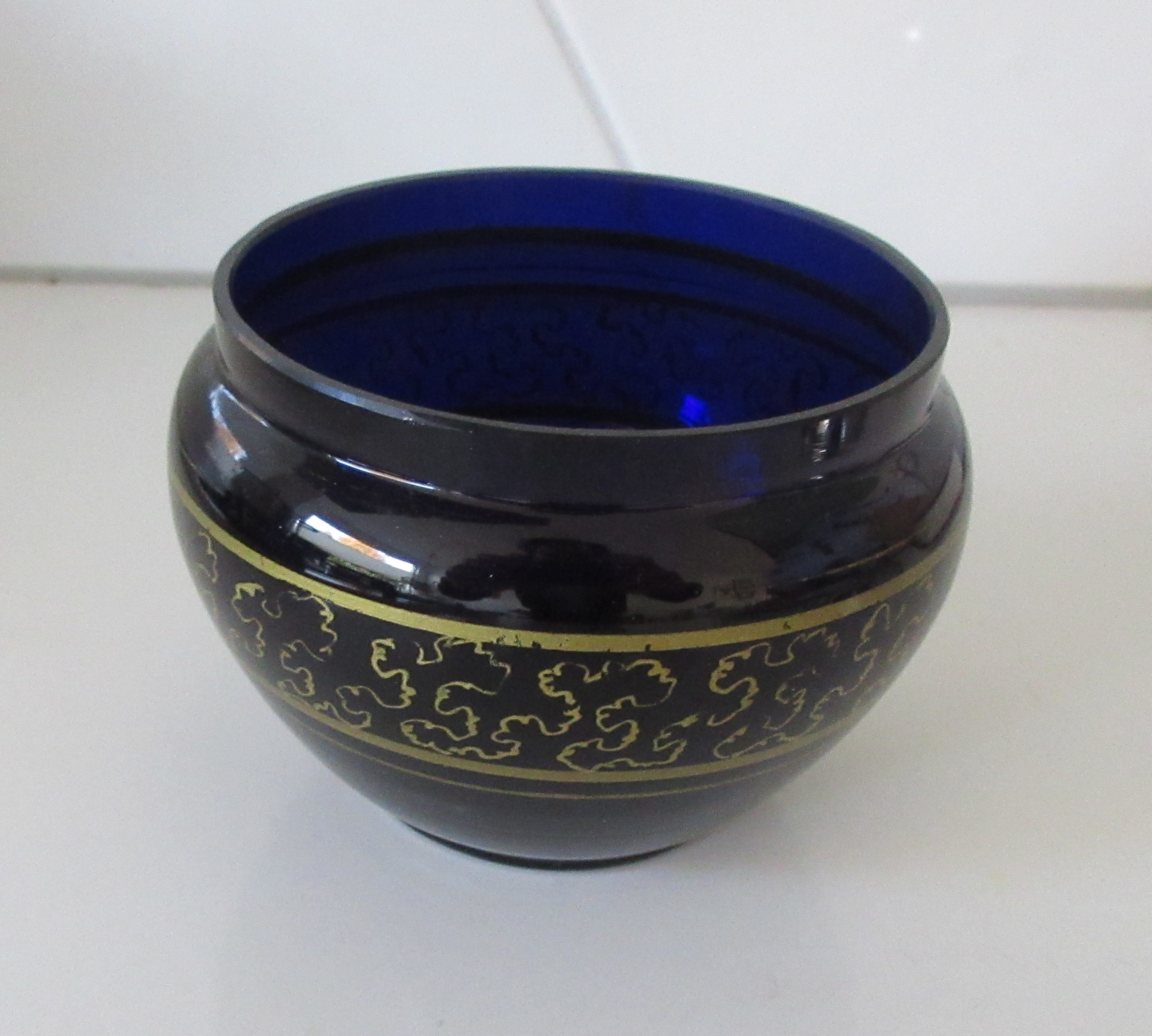 Niet of onleesbaar gesigneerd - Art deco blauw glazen verguld suikerpotje met metalen deksel kopen? Bied vanaf 1!