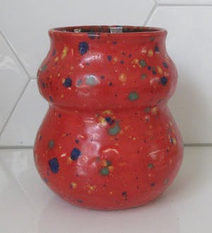 Niet of onleesbaar gesigneerd - Studio keramische rode en gespikkelde vaas kopen? Bied vanaf 1!