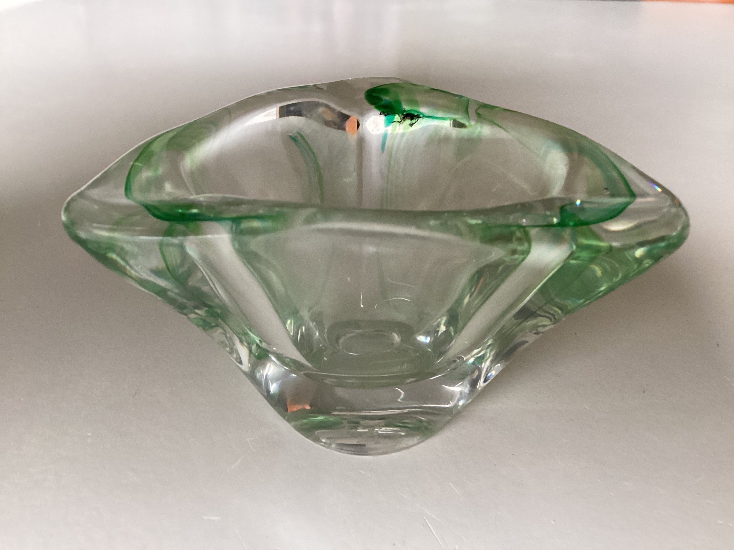 Buy Max Verboeket - Glaswerk met groene slinger? Bid from 30!