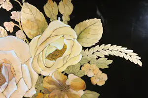 Niet of onleesbaar gesigneerd - Beschilderd decoratief lakpaneel, Vaas met bloemen (Groot formaat) kopen? Bied vanaf 1!