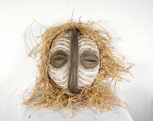 Luba - Initiatiemasker met raffia kopen? Bied vanaf 1!