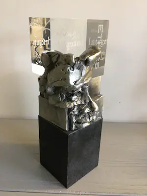 Buy Ad Haring - Sculptuur / Afstudeer plaat Erasmus Universiteit ..? Bid from 90!