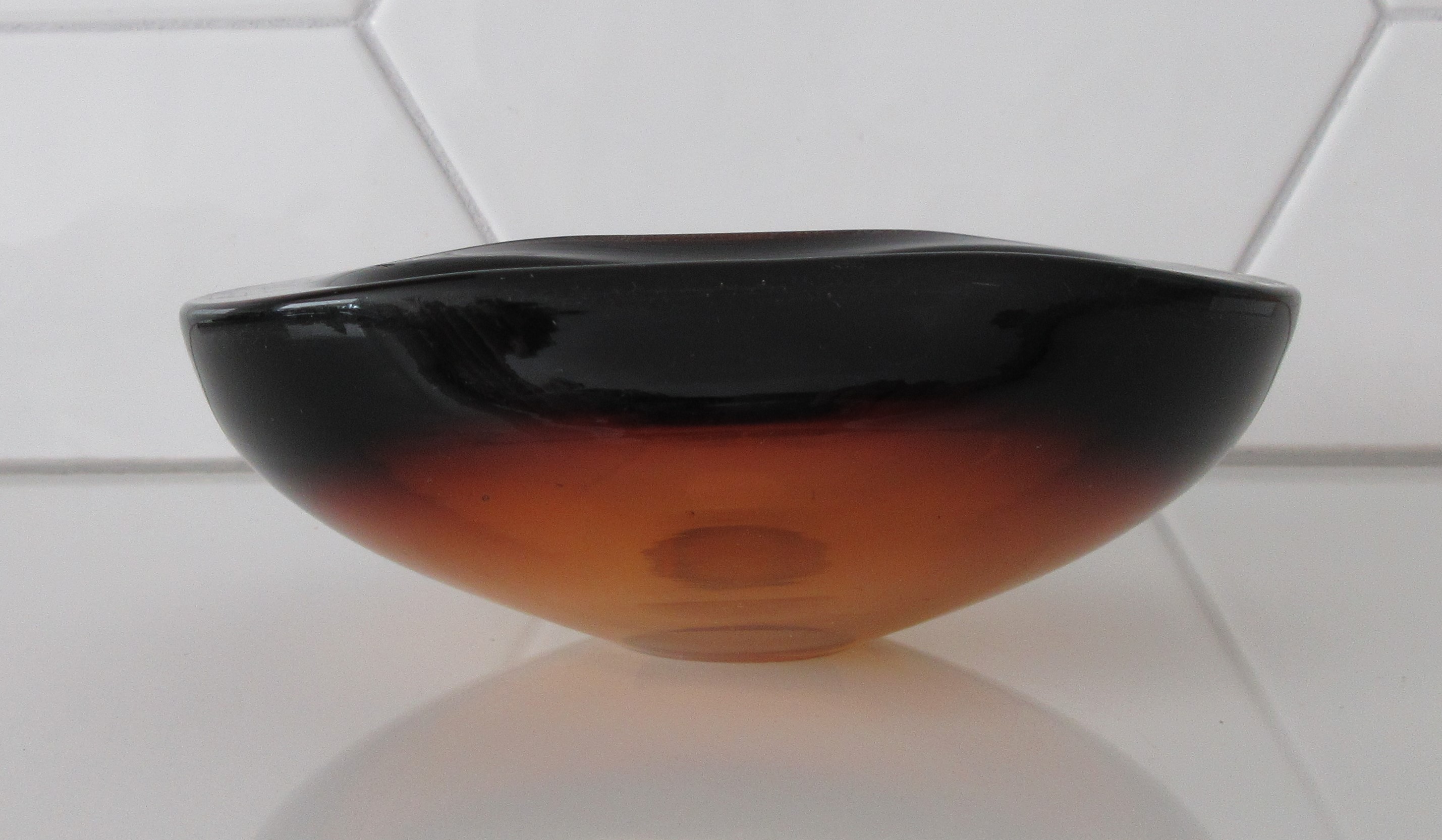 Niet of onleesbaar gesigneerd - Murano amber glazen sommerso vierkant schaaltje kopen? Bied vanaf 1!