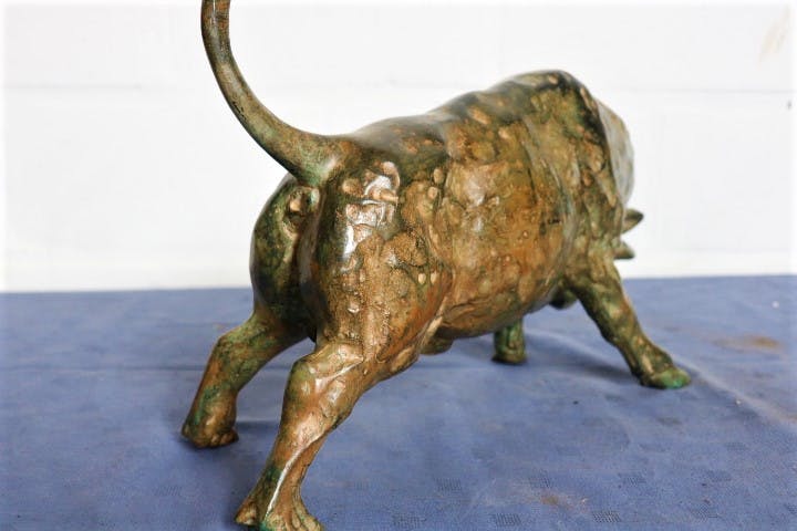 Pierre Chenet - vol bronzen aanvallende stier kopen? Bied vanaf 350!
