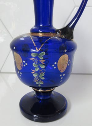 Niet of onleesbaar gesigneerd - Cobalt blauwe Boheems glazen kan en vaas kopen? Bied vanaf 10!