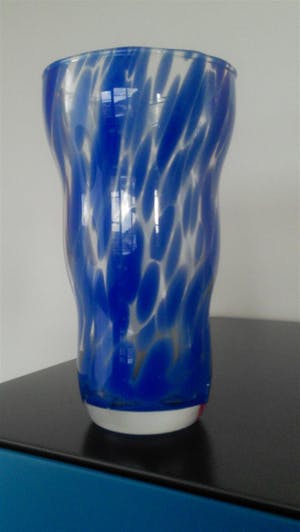 Niet of onleesbaar gesigneerd - Stijlvolle blauwe vaas kopen? Bied vanaf 10!