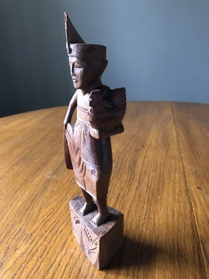 Niet of onleesbaar gesigneerd - Balinees met vechthaan (art deco) kopen? Bied vanaf 1!