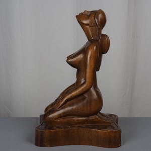 Niet of onleesbaar gesigneerd - Zeer fraai houten vrouwen beeld "Amsterdamse school". kopen? Bied vanaf 1!