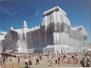 Christo - Rijksdag zeefdruk, stof en ingepakt pakketje - Gesigneerd - Ingelijst kopen? Bied vanaf 175!