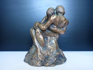 Brons (Onbekend) - Brons , Koppel in omhelzing. kopen? Bied vanaf 135!