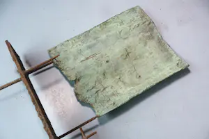 Kiny Copinga - Groot en zwaar bronzen reliëf-beeld in twee delen voor in de tuin, Familie kopen? Bied vanaf 1000!