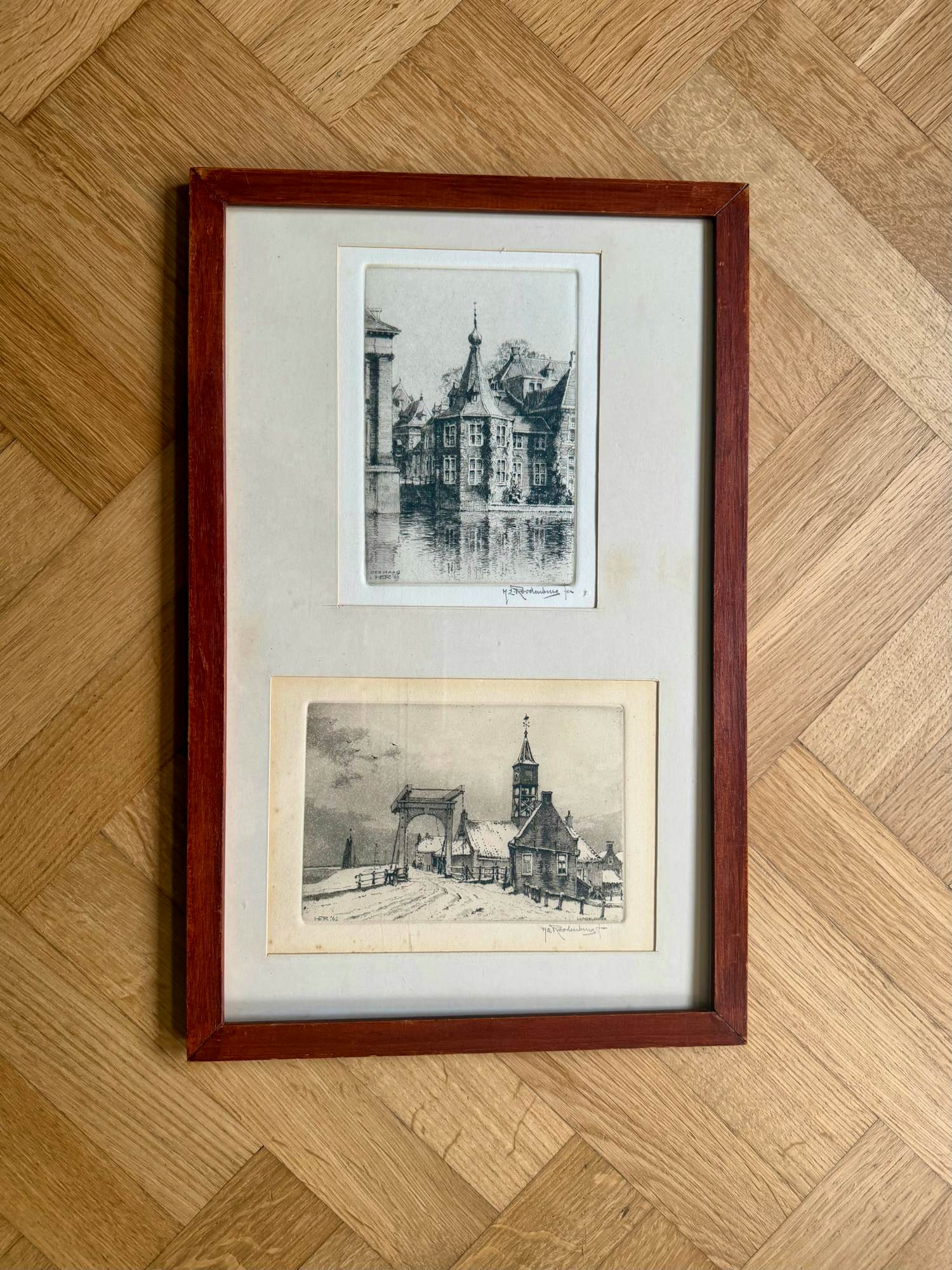 Hendrikus Roodenburg - 2 etsen Den Haag 1969 en Hindeloopen 1961, ingelijst en gesigneerd kopen? Bied vanaf 40!