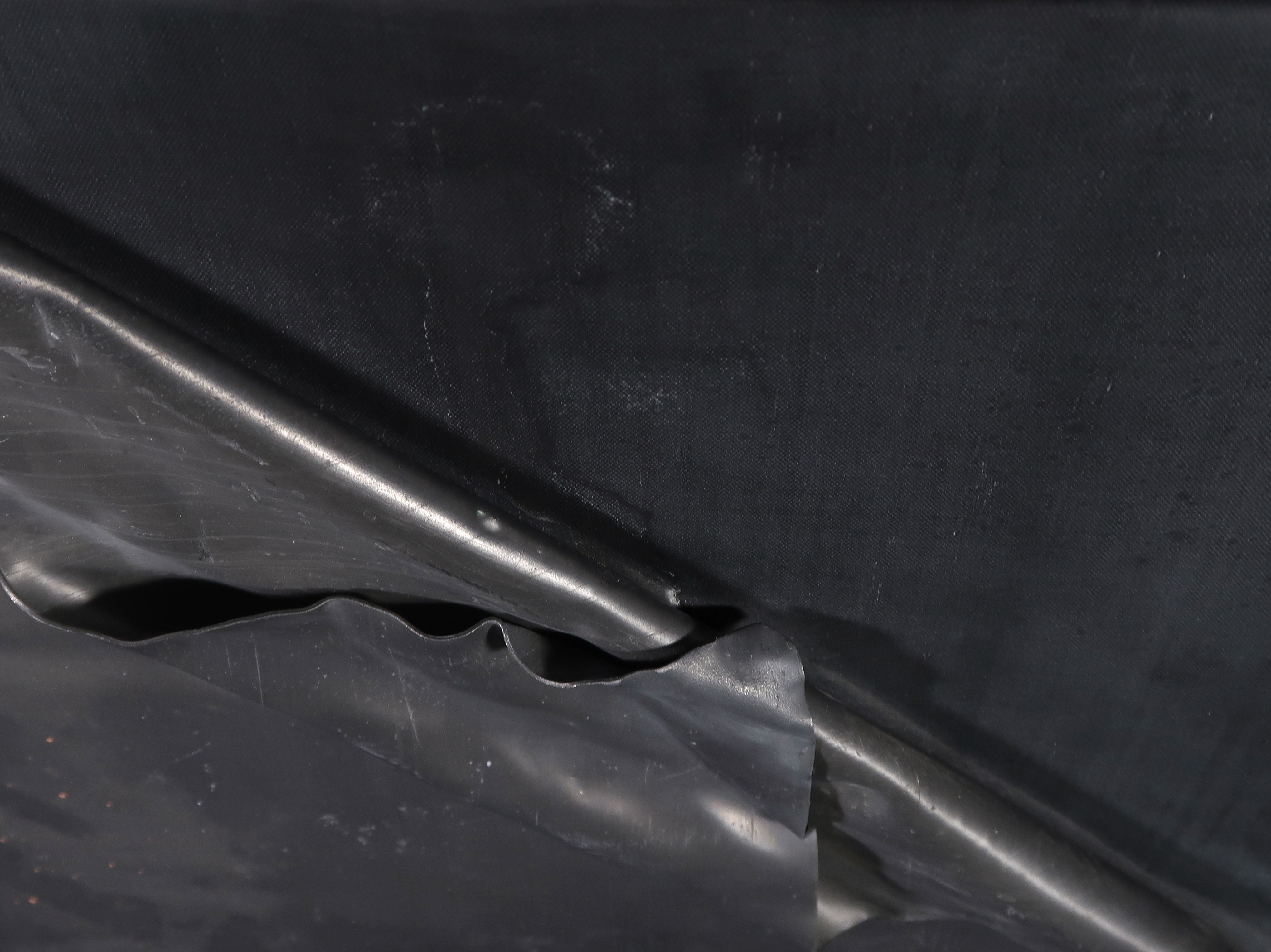 Niet of onleesbaar gesigneerd - Loodsculptuur op vinyl, Abstract zwart kopen? Bied vanaf 1!