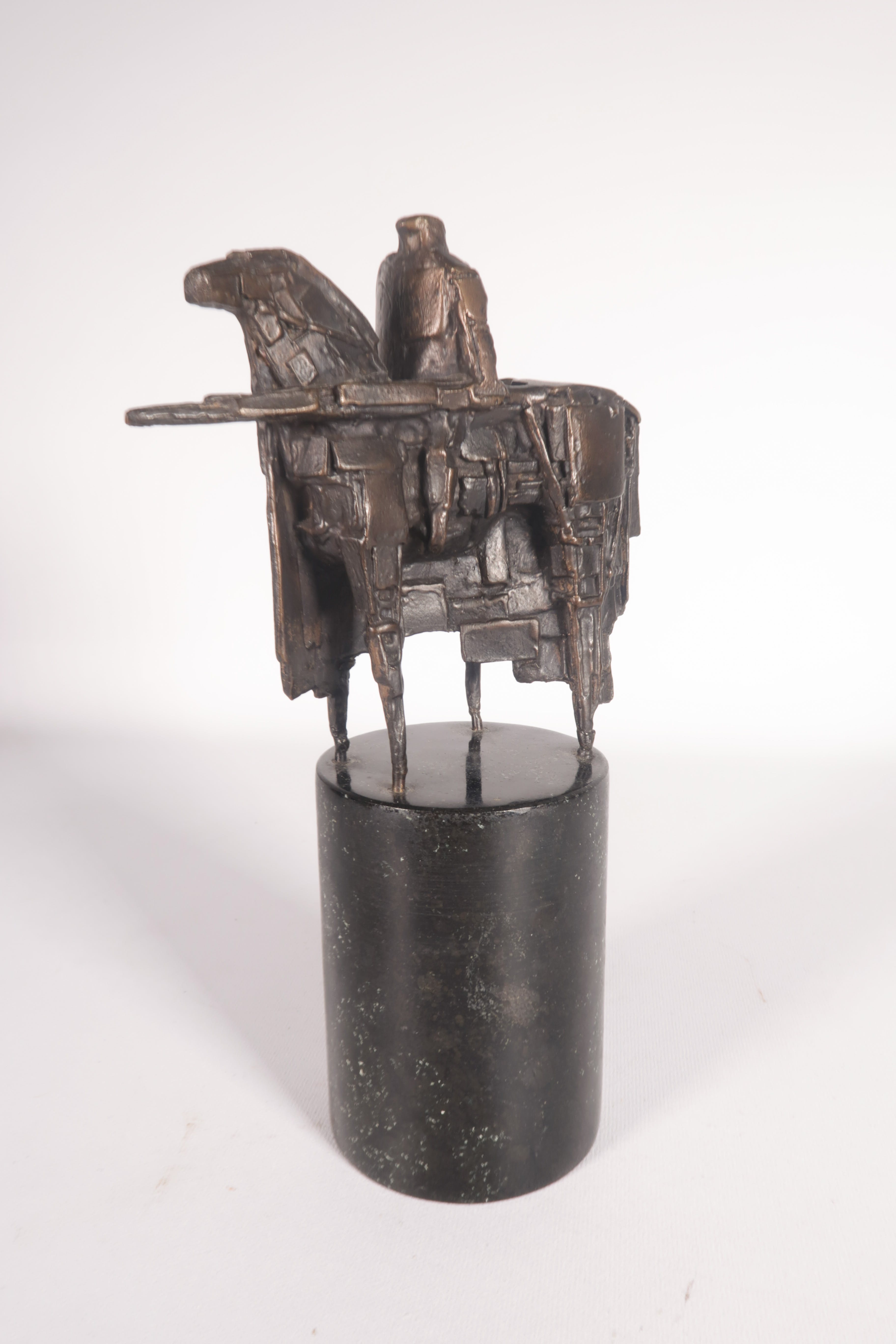 Eric Claus - Bronzen beeld op marmeren sokkel, De toernooiridder kopen? Bied vanaf 520!