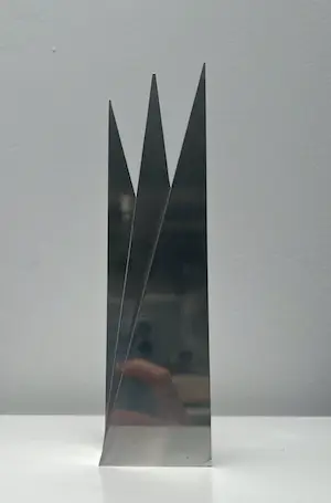 Niet of onleesbaar gesigneerd - Aluminium sculptuur | jaren '70 kopen? Bied vanaf 1!