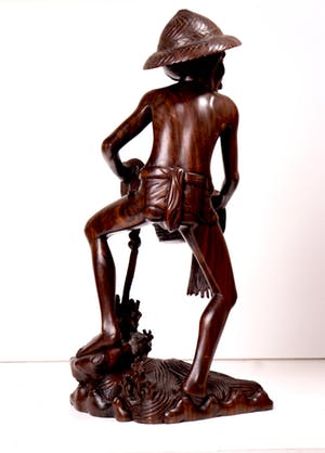 Niet of onleesbaar gesigneerd - Grote tropisch houten sculptuur - Visser met net - Djati hout - Fillipijnen kopen? Bied vanaf 1!