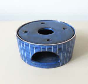 Niet of onleesbaar gesigneerd - Blauw wit lineair gestreept aardewerken theelicht verkocht voor € 1!