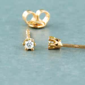 18k roségouden oorknoppen bezet met briljant geslepen diamant tot. 0,08ct verkocht voor € 1!