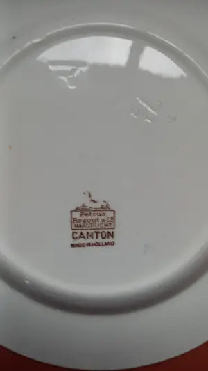 Firma Regout & Co - 1 bord Canton 21cm. doorsnee. kopen? Bied vanaf 30!