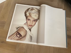 Erwin Olaf - Het grote XXL OWN boek gesigneerd kopen? Bied vanaf 800!