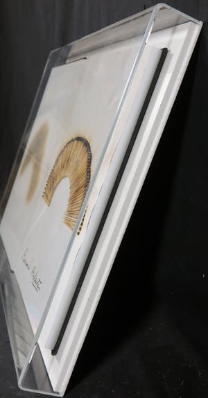 Bernard Aubertin - Verbrande lucifers op opengeslagen boek, Il fuoco e il Rosso - Ingelijst kopen? Bied vanaf 250!