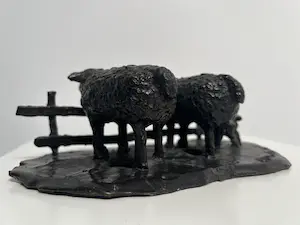 Adri de Waard - Bronzen sculptuur | 'Schaapjes achter een hek' kopen? Bied vanaf 1!