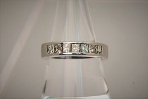 1311 - Massief 14 krt witgoud & diamanten (1.00ct princess cut) rijring kopen? Bied vanaf 390!
