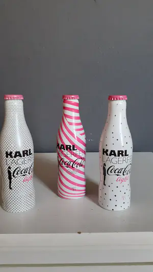 AcheterKarl Lagerfeld - Coca Cola Flesjes design ( 3)? Enchérissez de 1!