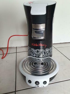 Keith Haring - Senseo apparaat + 2 glazen met illustraties van Haring kopen? Bied vanaf 60!