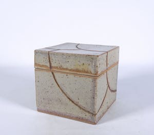 Henriette Syatauw - Aardewerk, Doos met geometrisch decor kopen? Bied vanaf 50!