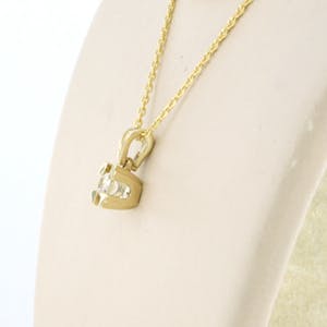 14k gouden collier met een solitair hanger bezet met Bolsjewiek geslepen diamant kopen? Bied vanaf 190!