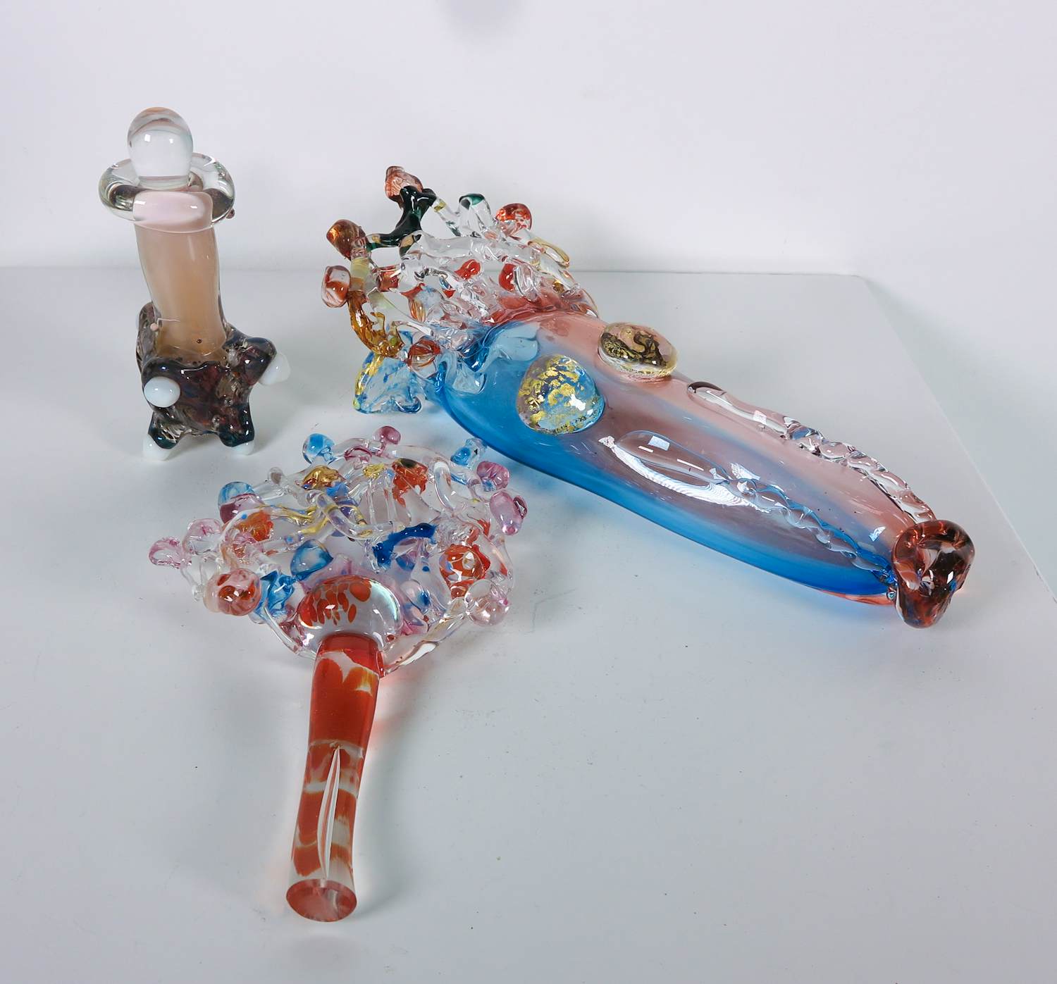 Yvon Trossèl - Drie kleurrijke en speels gevormde glasobjecten kopen? Bied vanaf 70!