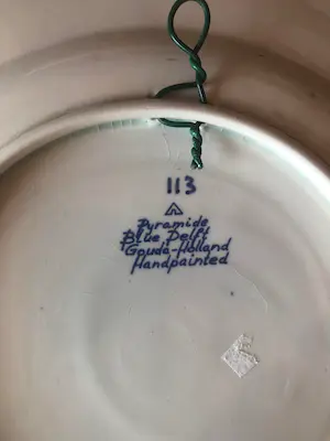 Vest Keramiek Gouda - handgeschilderd bord - de Pyramide Gouda - molen / Zuiderzee kopen? Bied vanaf 1!