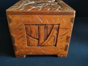 Curiosa - Antiek handgesneden houten kistje kopen? Bied vanaf 1!