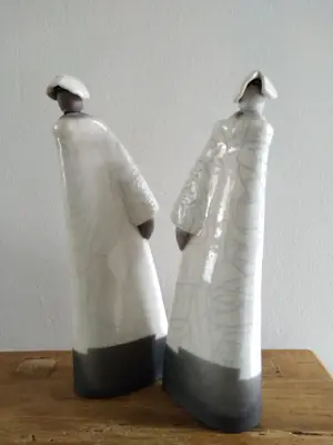 Niet of onleesbaar gesigneerd - 2 abstracte sculpturen, keramiek kopen? Bied vanaf 1!