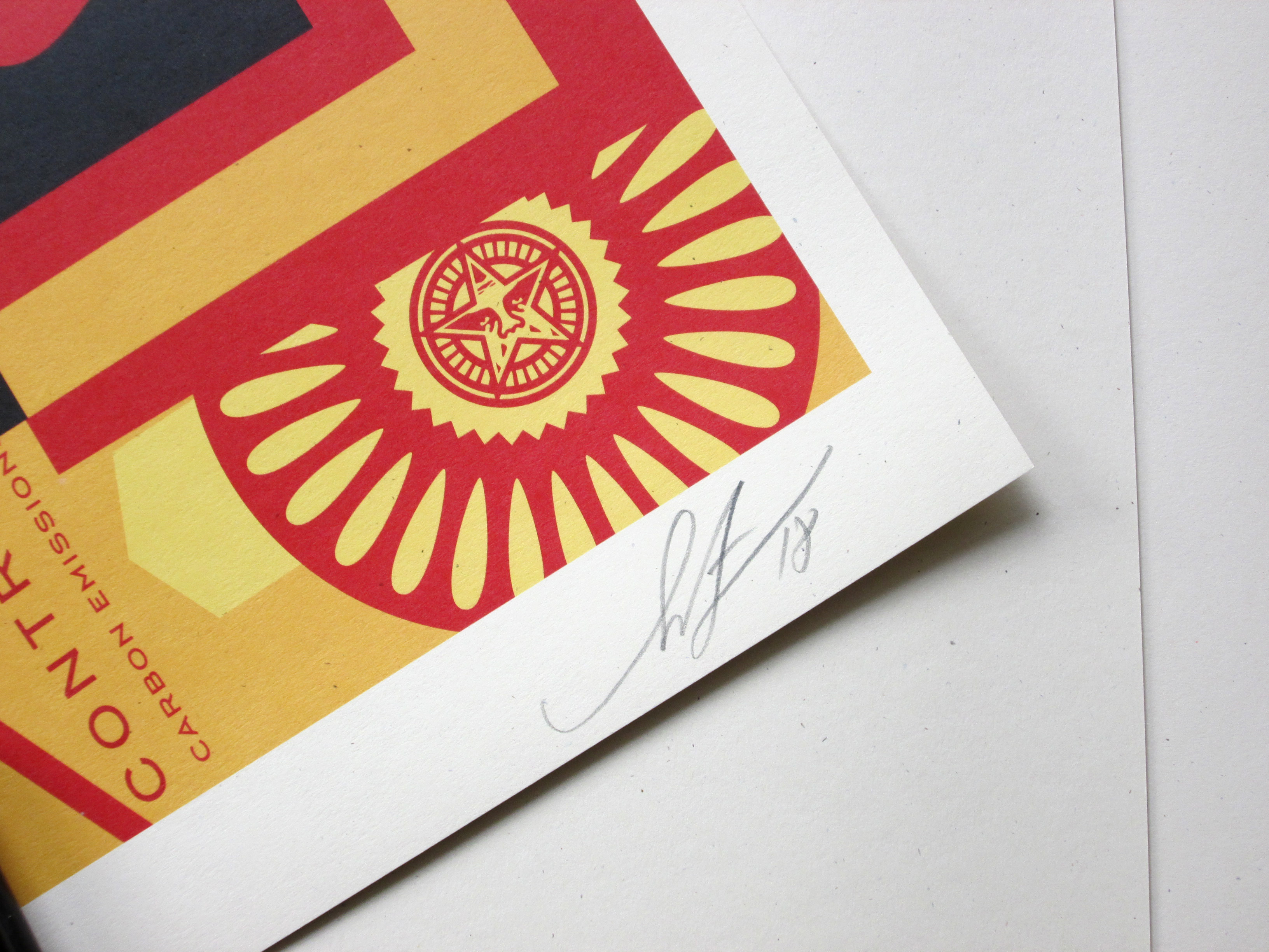 AcheterShepard Fairey -  (OBEY) - Face Collage II - offset - handgesigneerd? Enchérissez de 89!