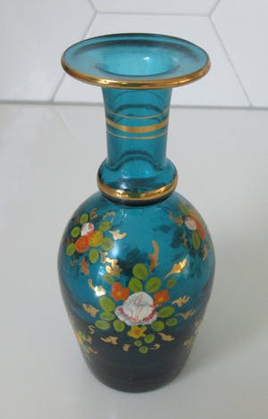 Curiosa - Antiek 19e eeuws blauw glazen vaasje met emaille decor kopen? Bied vanaf 1!