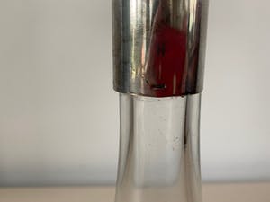 Niet of onleesbaar gesigneerd - Saint Hilaire Paris - kristallen karaf met verzilverd montuur kopen? Bied vanaf 1!