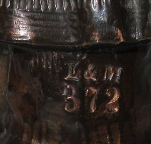 Niet of onleesbaar gesigneerd - Antiek 19e eeuws verbronsd aardewerken beeld van een dame gesigneerd L&M kopen? Bied vanaf 1!