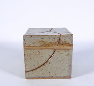 Henriette Syatauw - Aardewerk, Doos met geometrisch decor kopen? Bied vanaf 50!