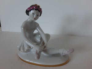 Niet of onleesbaar gesigneerd - Lomonosov Leningrad Porcelain Factory -Yong Ballerina Maschenka kopen? Bied vanaf 1!