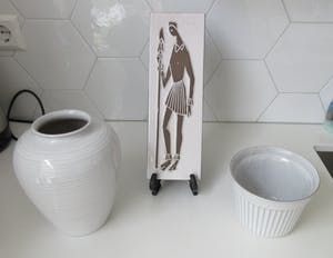 Faience- en Tegelfabriek Westraven - Chanor Wandtegel - witte vaas - witte planter - Koos van der Sluys kopen? Bied vanaf 1!