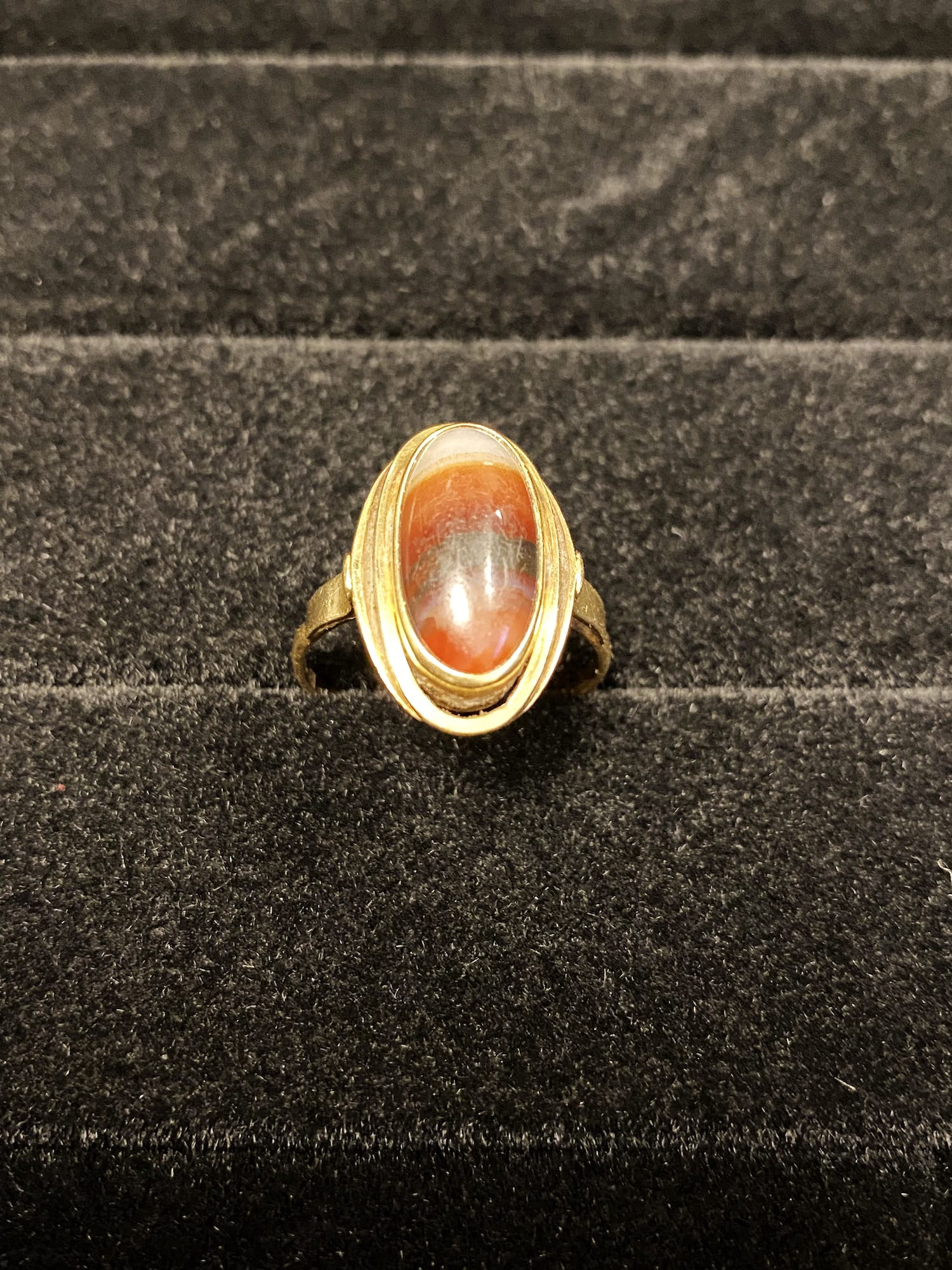 Geelgouden Ring bezet met agaat kopen? Bied vanaf 120!