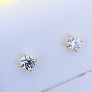 0.62 ct Diamond Solitaire Earrings kopen? Bied vanaf 450!