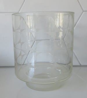 Niet of onleesbaar gesigneerd - Gesatineerde blank glazen design vaas kopen? Bied vanaf 1!